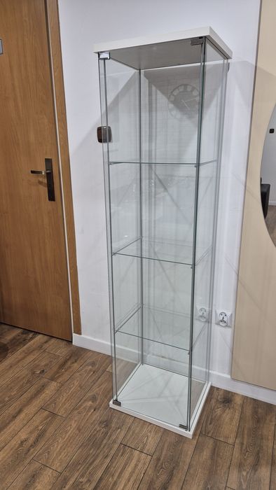 Witryna  na kosmetyki na szkło