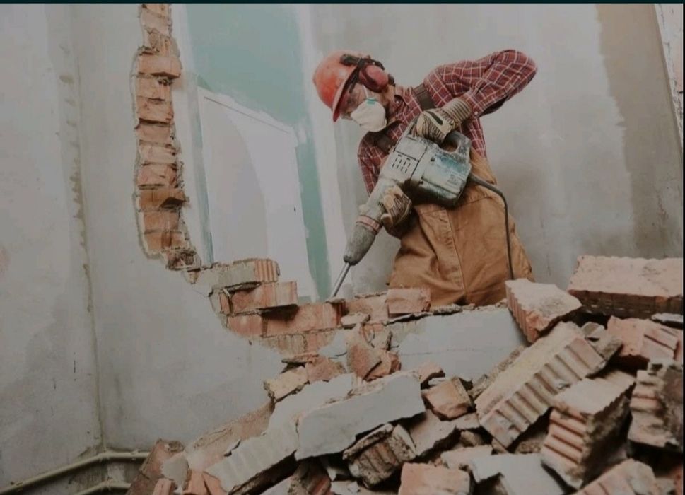 Демонтаж приміщень квартир,будинків .