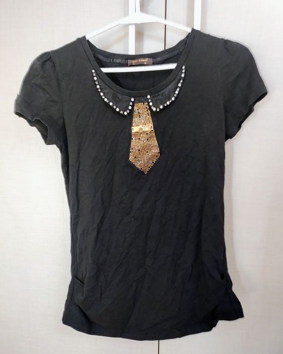 Czarny t-shirt z kryształkami