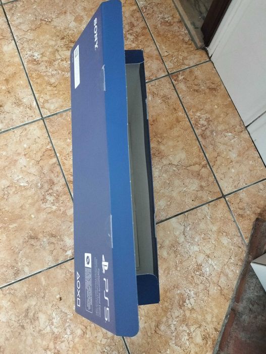 Vendo caixa PlayStation 5 em excelente estado