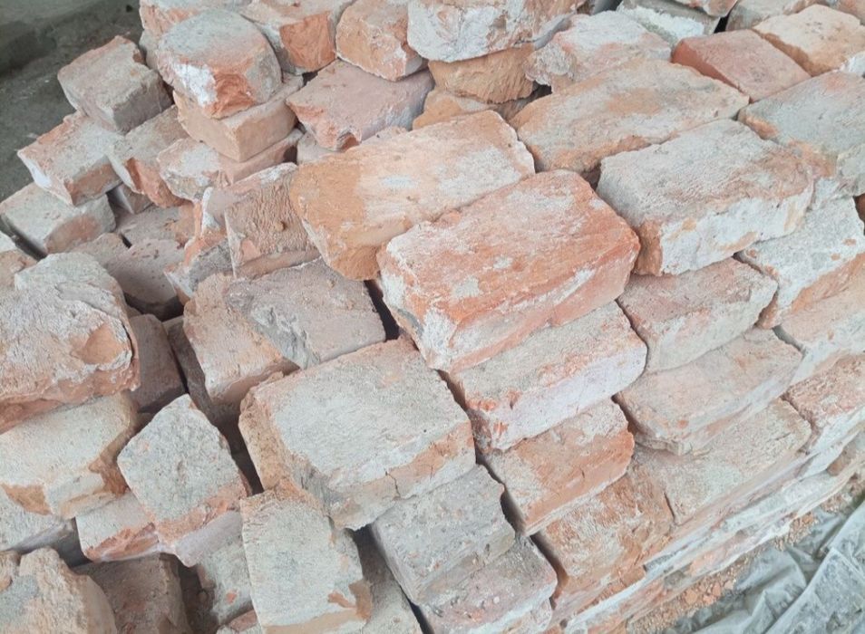 Цегла половинки  2 грн/шт.