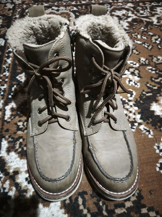 Жіноче зимове взуття