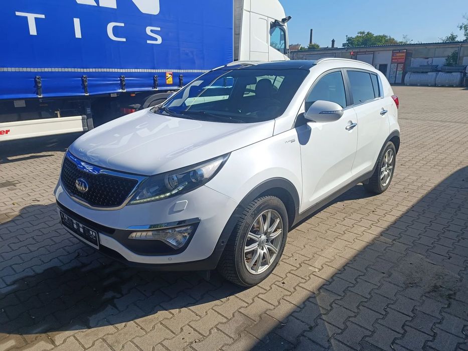 Kia Sportage z Niemiec full opcja biała perła navi kamera pełna elektryka