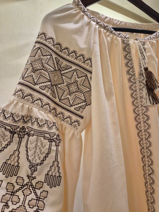 Вишиванка Розкіш розмір 54 (на параметри 108-90-114)