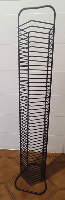 Torre para organizar CD'S