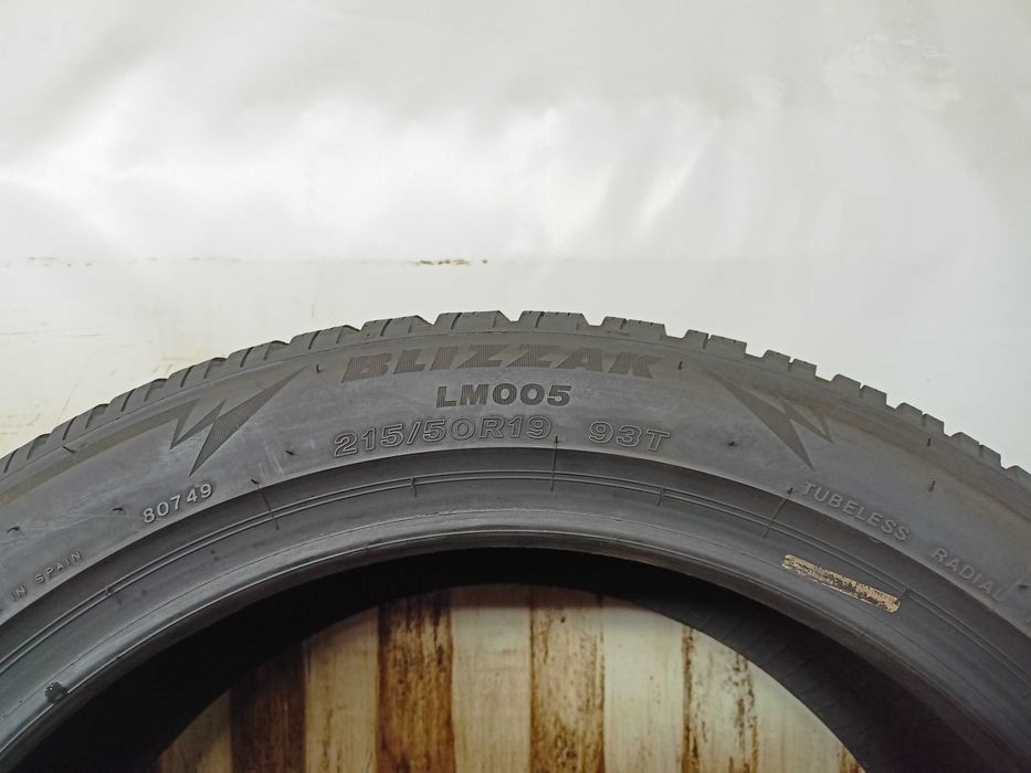 Bridgestone Blizzak LM005 215/50/19 2024rok 93T 2*8mm 2*7,8mm (4823)