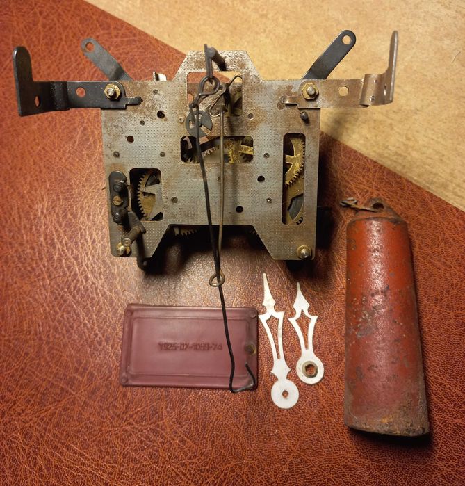 антикварные часы МАЯК с кукушкой (по запчастям)