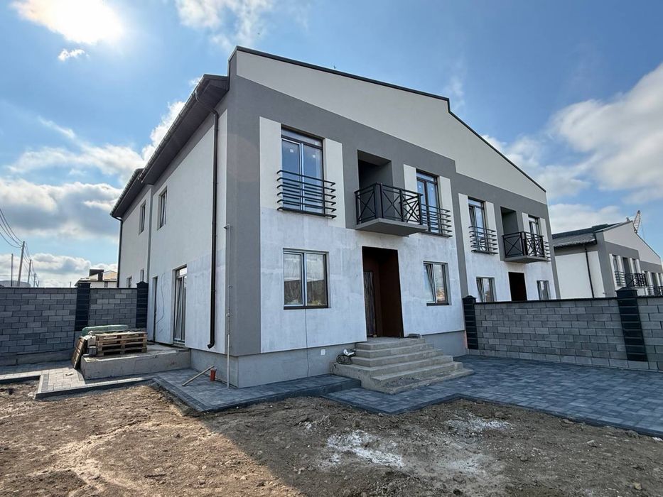 Продаж котеджів з міськими комунікаціями