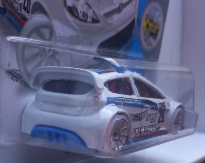 Conjunto 2 - ford fiesta hot wheels
