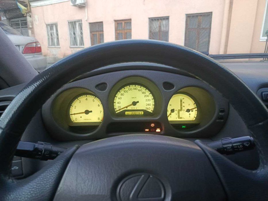 Lexus gs 300 2000 год, газ бензин