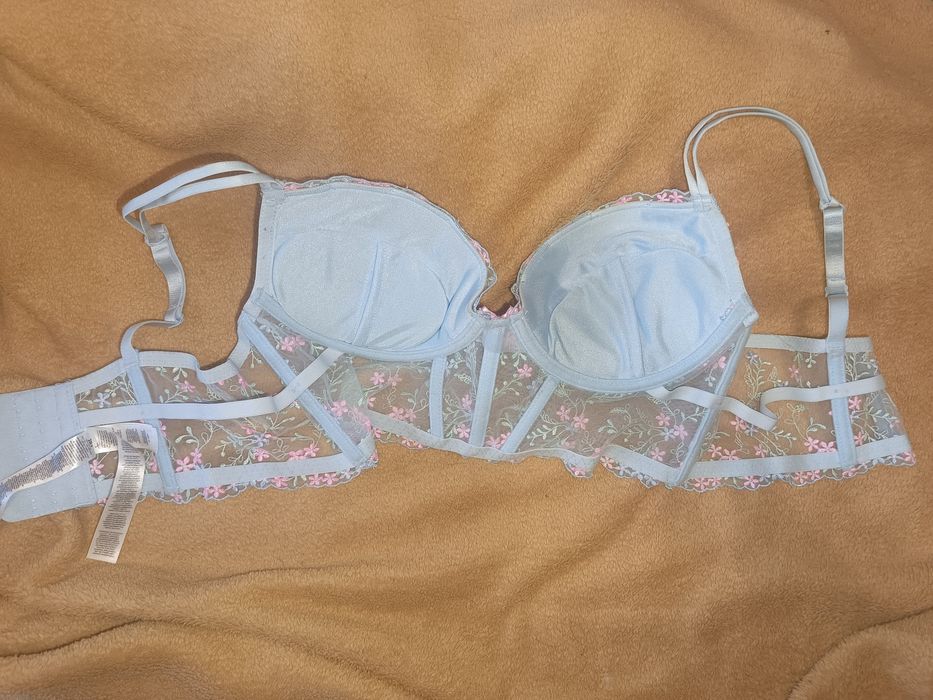 Бюстгалтер  пуш-ап censored