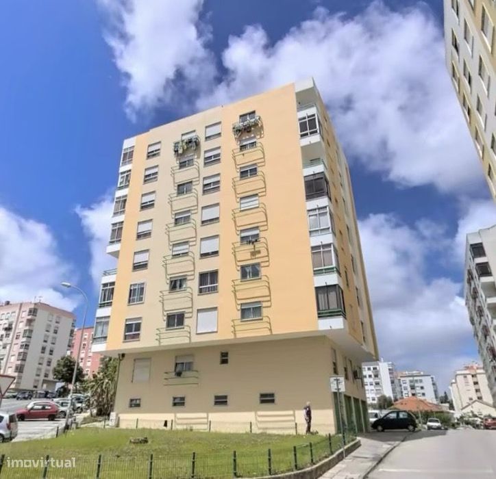 Apartamento T2 à venda na Avenida Santa Maria, Cacem