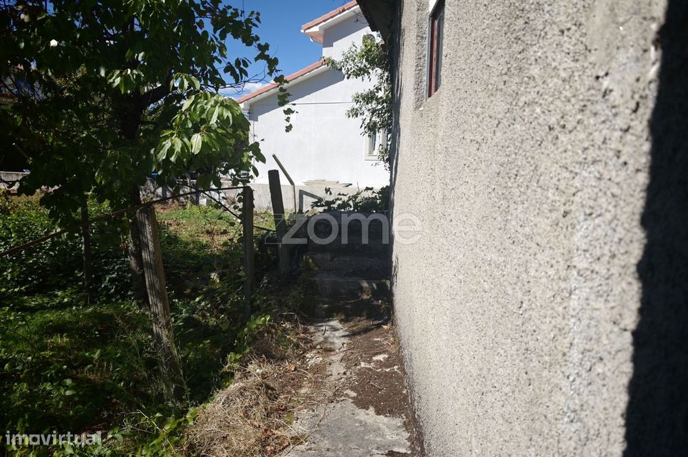 Três Moradias com terreno Pópulo, Alijó