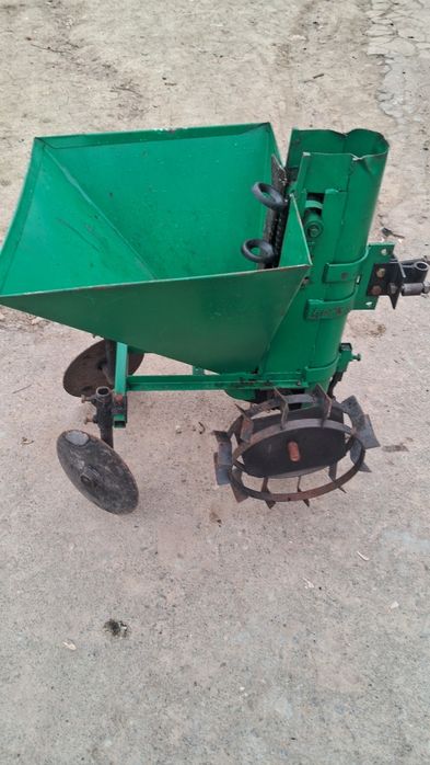 Картоплесаджалка до мотоблдзвіницяоку