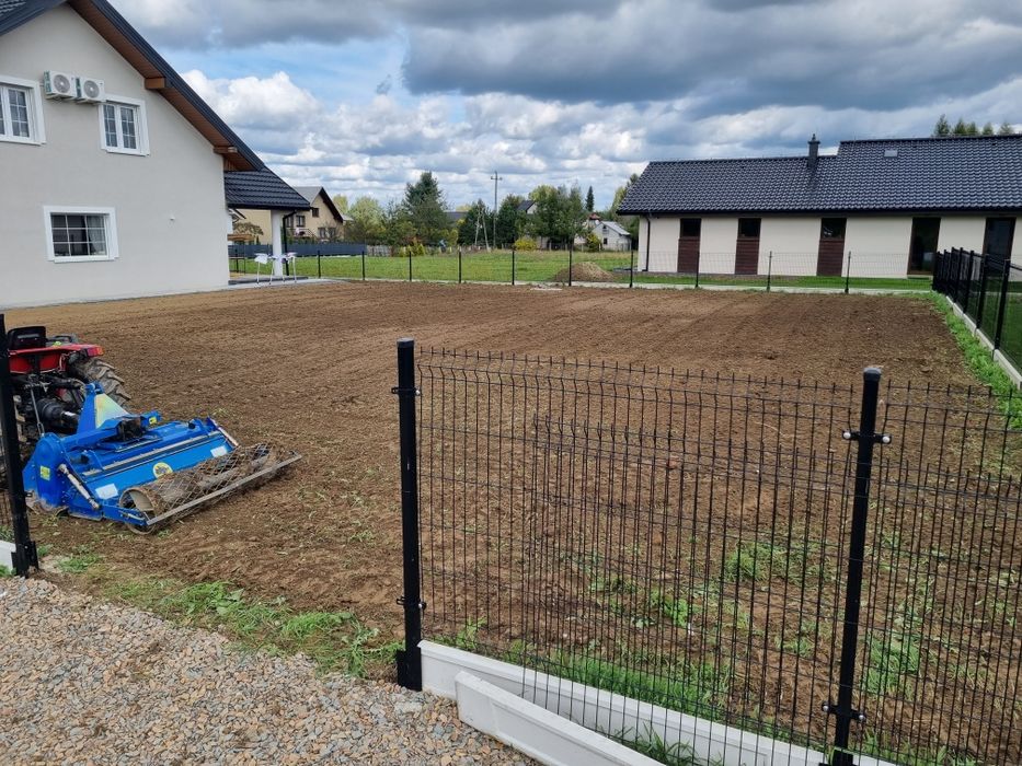 Usługi koparko-ładowarką oraz minikoparką. Przyłącza Wod-Kan.