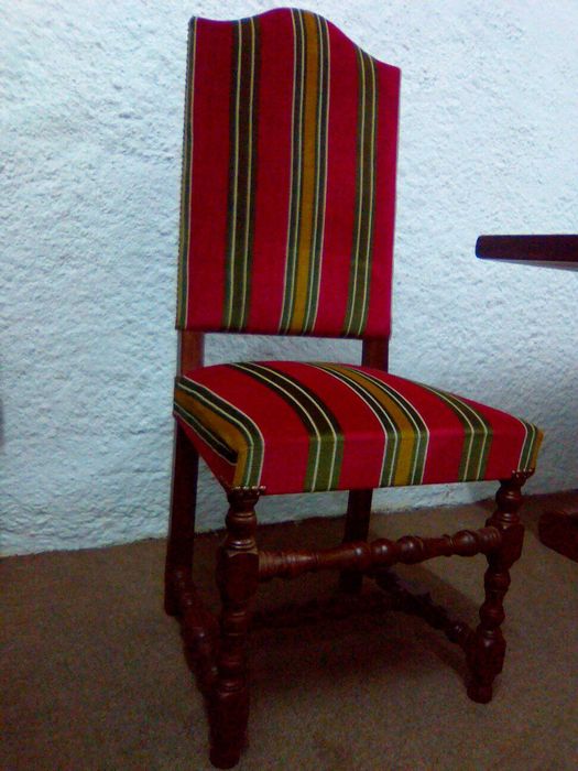 High-Quality Table and Chairs64740211712770121