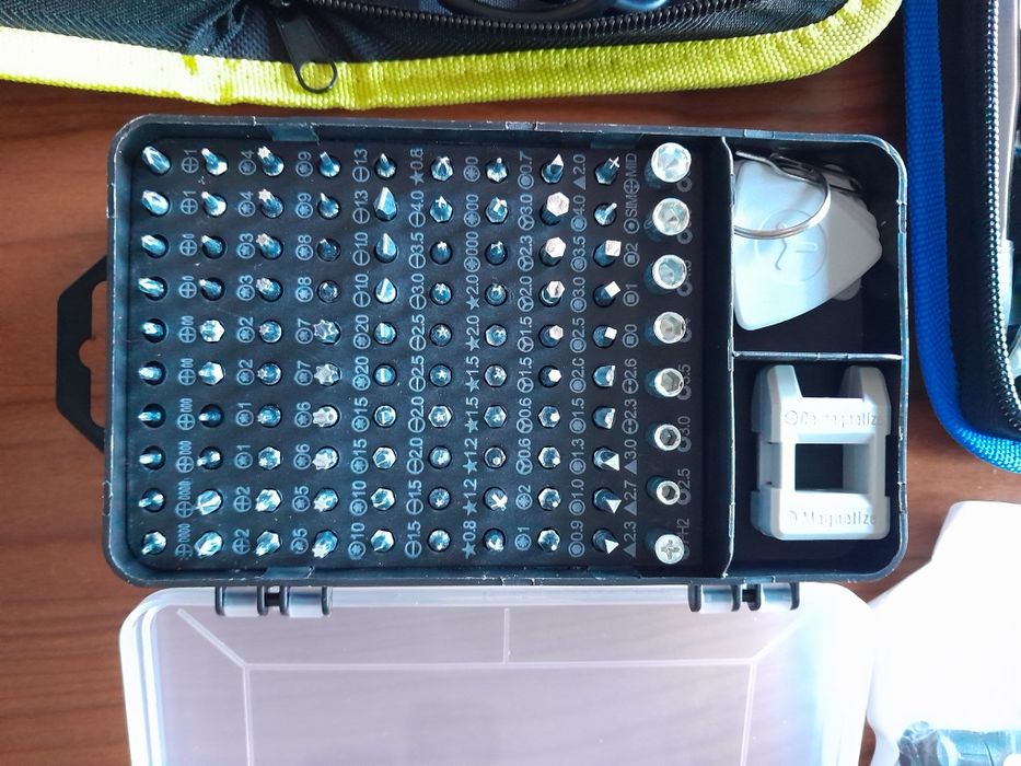 Ferramentas .Reparação Relojoaria. um ferro soldar. Também outras util