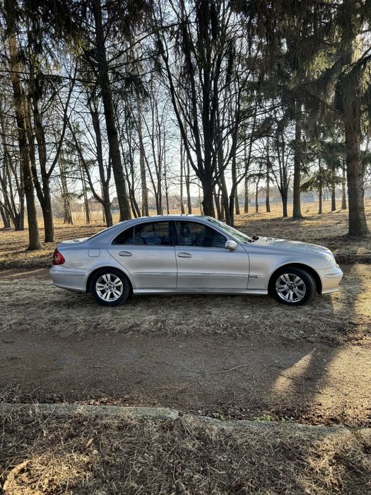 Mercedes-Benz E-class 211