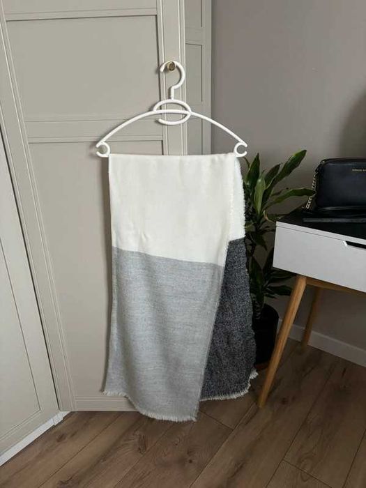 Mega duży szal Reserved