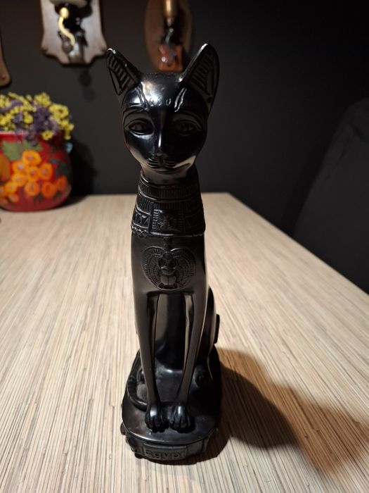 Sprzedam figurkę kota egipskiego starożytnego