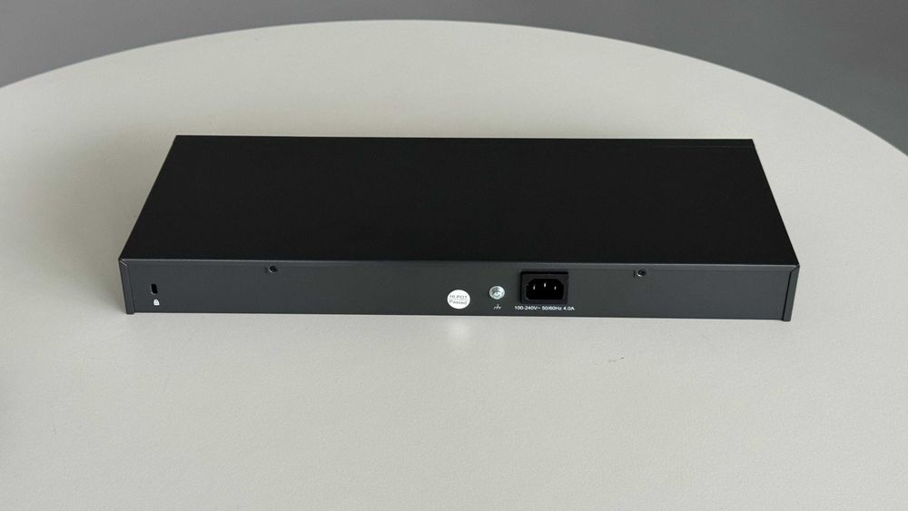 Switch TP-Link (TL-SG1218MPE) - 16 portas Gigabit + 2 uplink