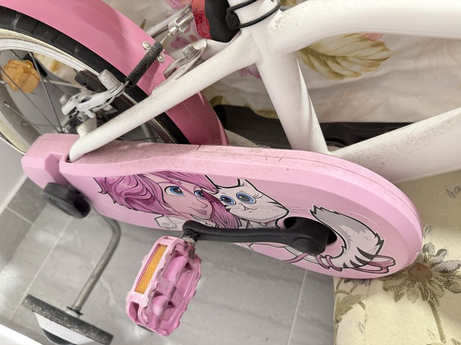 Vendo uma bicicleta e um patins