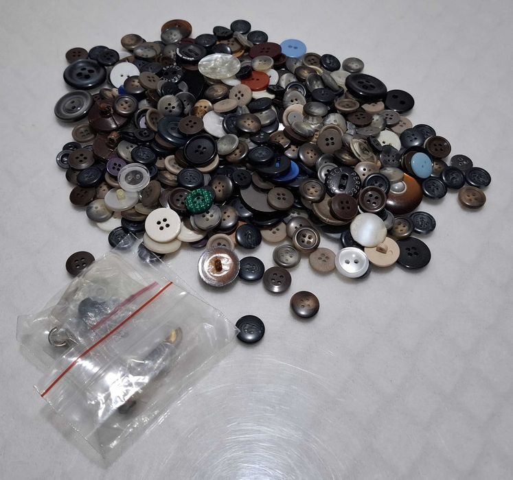 Guziki itp. duży zestaw, mix, 280g (Guzik)