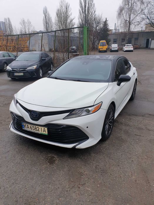 Оренда авто Toyota Camry 70 Hybrid | Київ