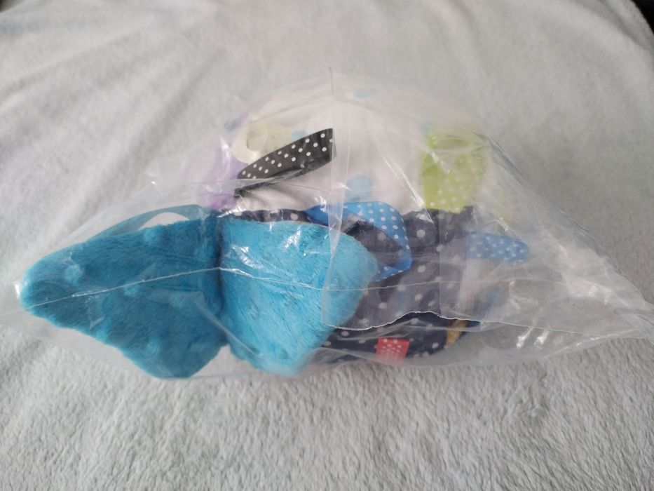 Kostka sensoryczna z grzechotką