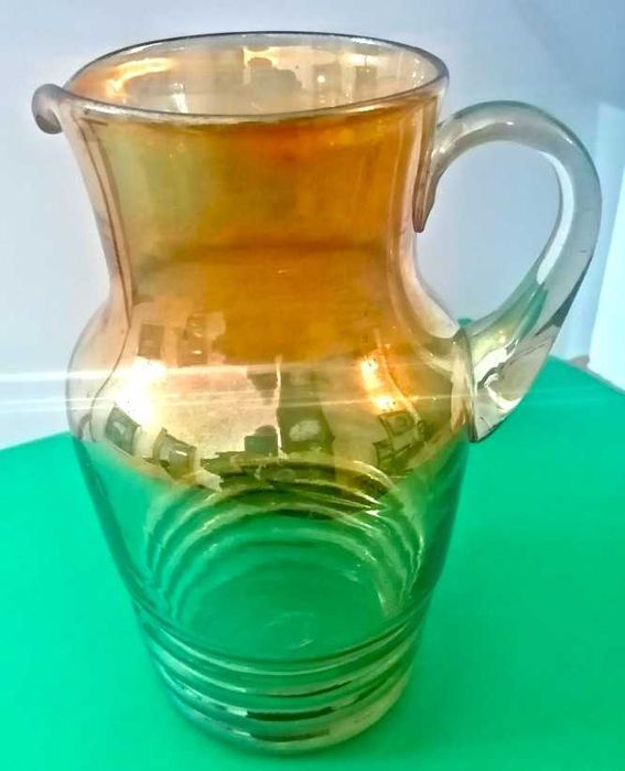 Caneca em vidro cebola, soprada, antiga