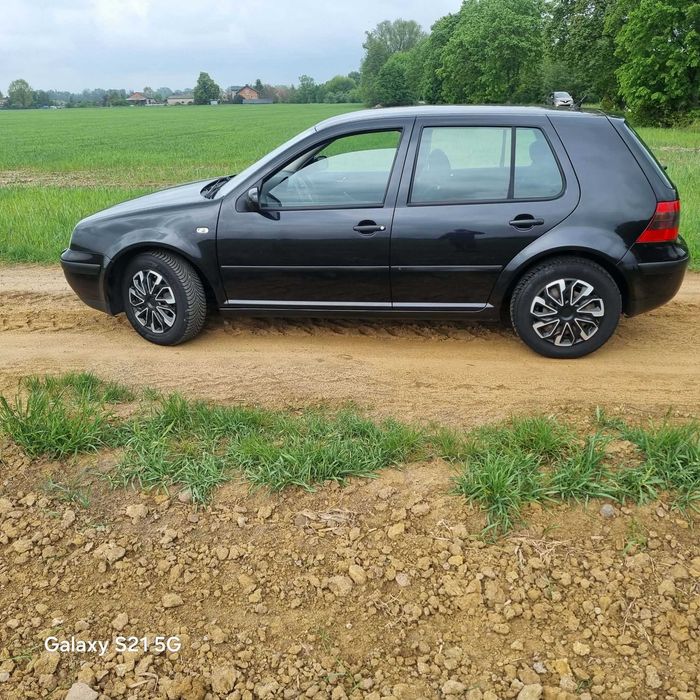 Golf 1,6 16v benzyna 180tys