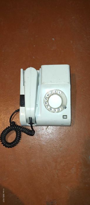Телефонний апарат АТ-3031 (закритий зв'язок), трофейний.