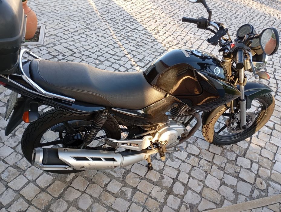 Vendo moto Yamaha usada em bom estado geral