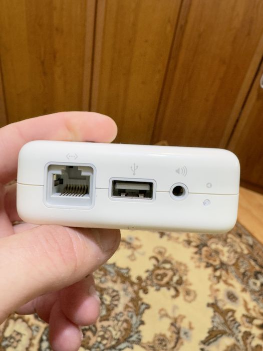Apple AirPort Express (оригинальный Wi-Fi роутер Apple)