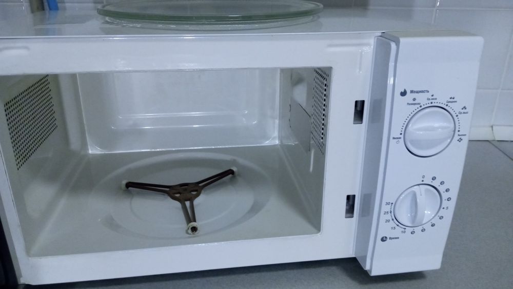 Мікрохвильова піч  Elenberg MS 2009M Микроволновка у гарному стані