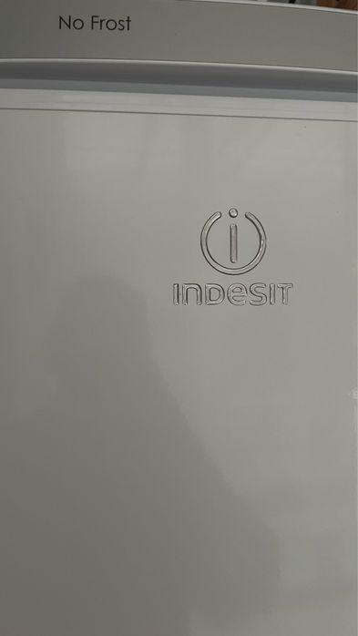 Морозильна камера Indesit No frost Sfr 167nf
