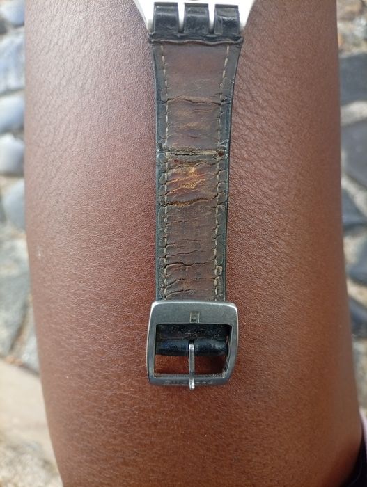 apresentado na imagem é o Swatch Irony Chrono “Wildly” (YCS4024),