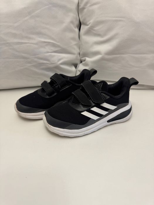 Кросівки Adidas, оригінал, 25-26 розмір, 16 см