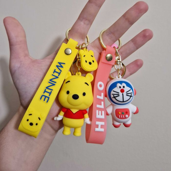 Porta-chaves NOVO Doraemon e Winnie the Pooh (Keychain) PORTES GRÁTIS