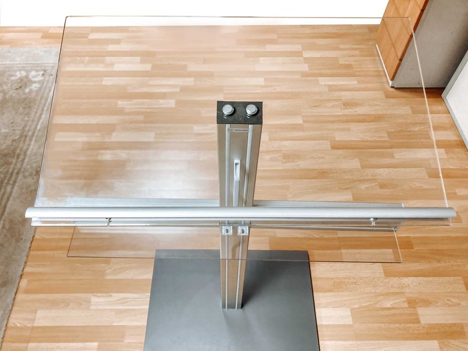 Púlpito em perfil de alumínio com dois tampos. Ideal para Igrejas.