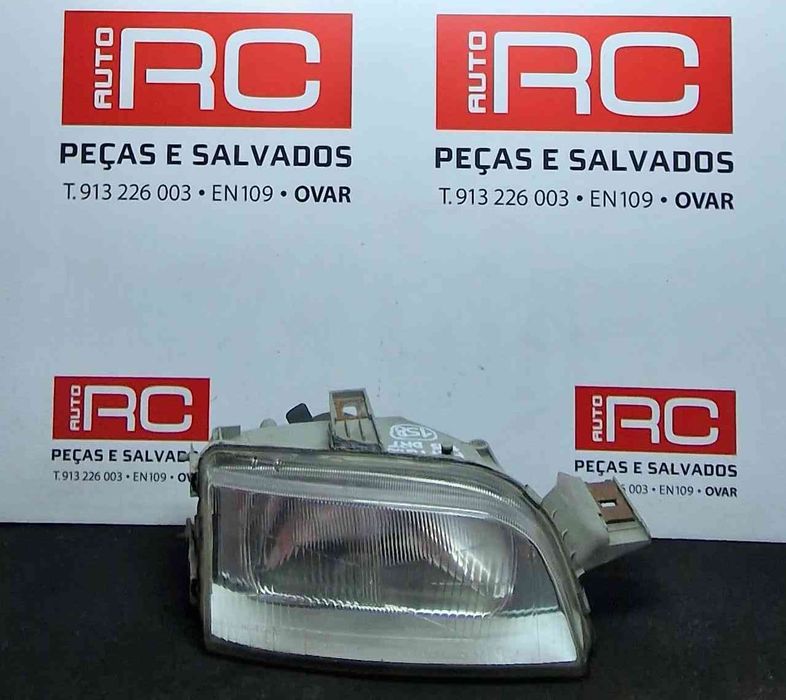 Ótica / Farol Direito - FIAT PUNTO