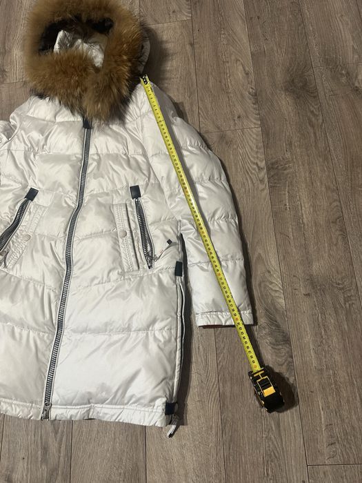 Жіночий пуховик з натуральним хутром