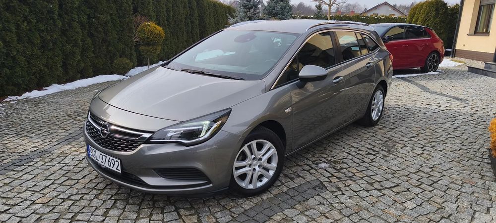 Opel Astra Nawigacja / Parktronic przód i tył / Serwisowany do końca w ASO