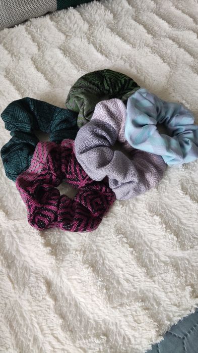 Scrunchies, gumki do włosów z chust do noszenia dzieci Little Frog