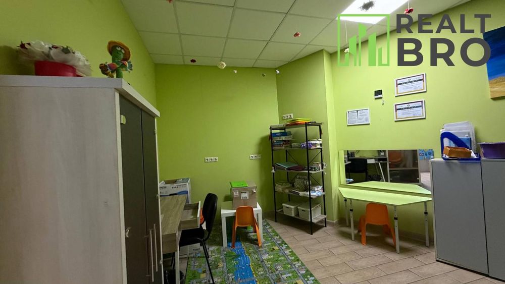 Виставка, 100м, кабінетна система + рецепція