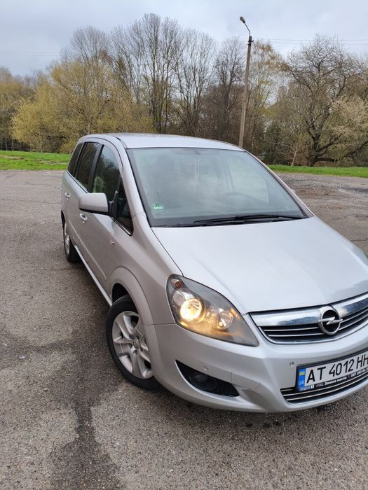Продам автомобіль Opel Zafira B