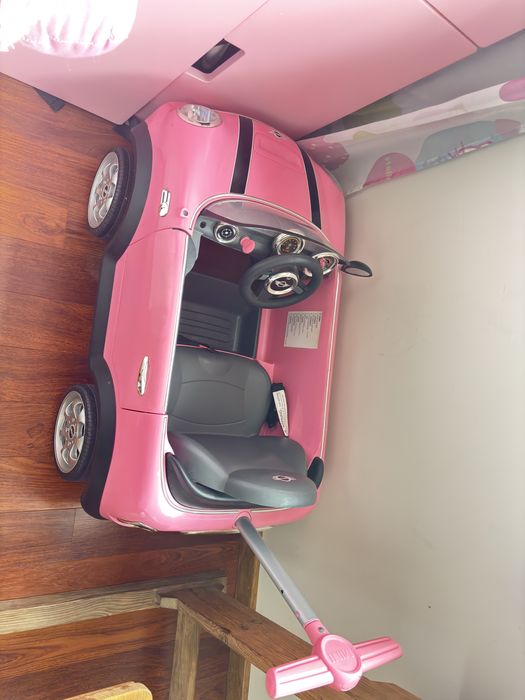 Carrinho mini cuper com cinto e pega para empurrar
