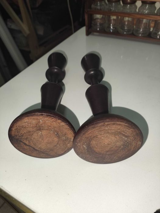 Par de castiçais em pau preto Vintage