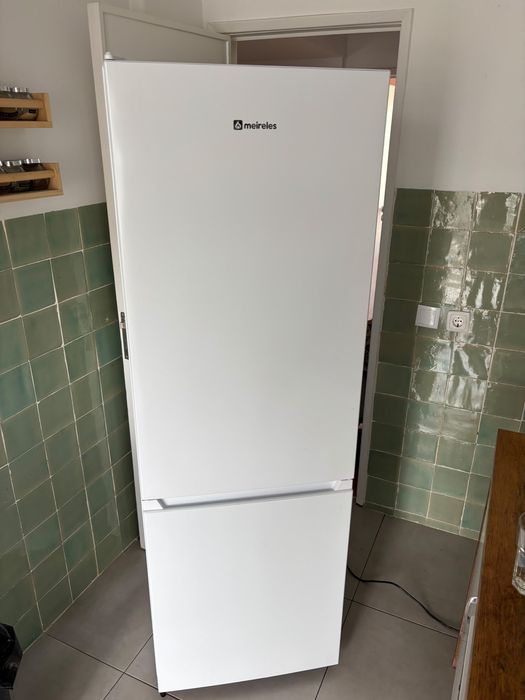Frigorífico combinado Meireles MFC354W