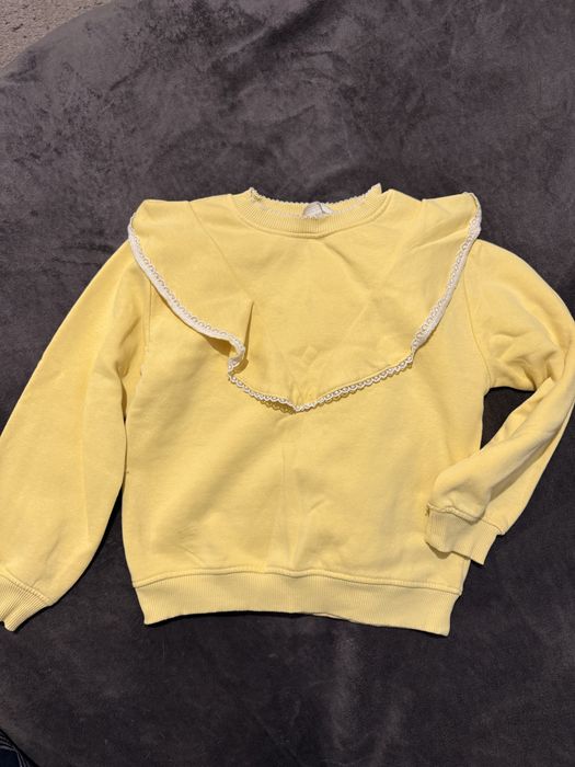 Жовтий світшот H&M з мереживним комірцем
